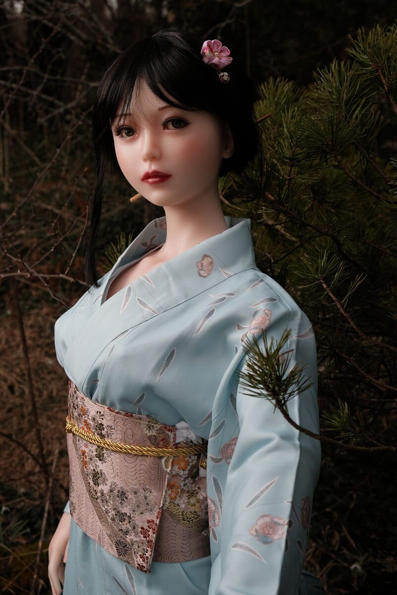 Mariko – blauer Kimono