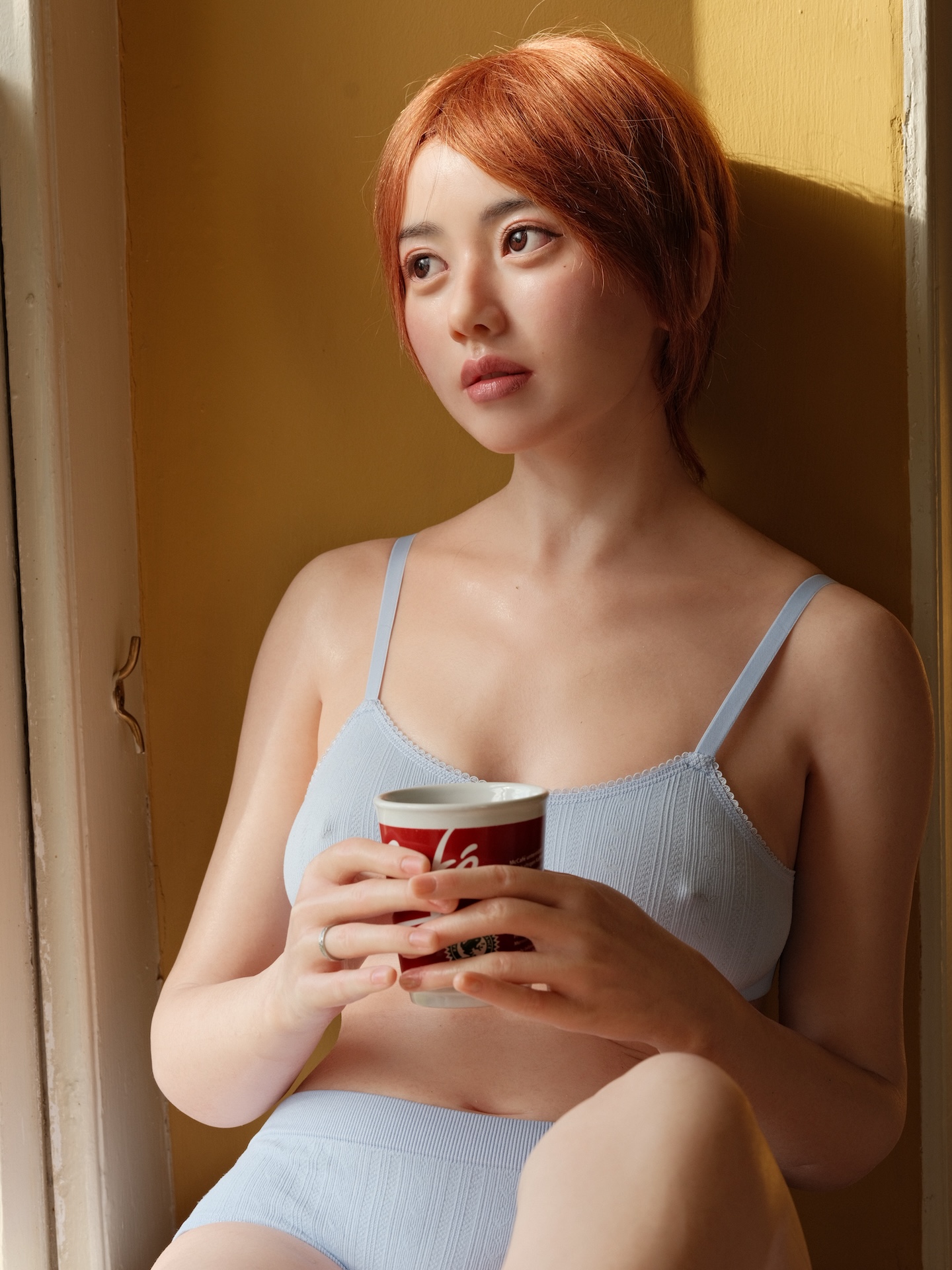 Hanako – Am Fenster